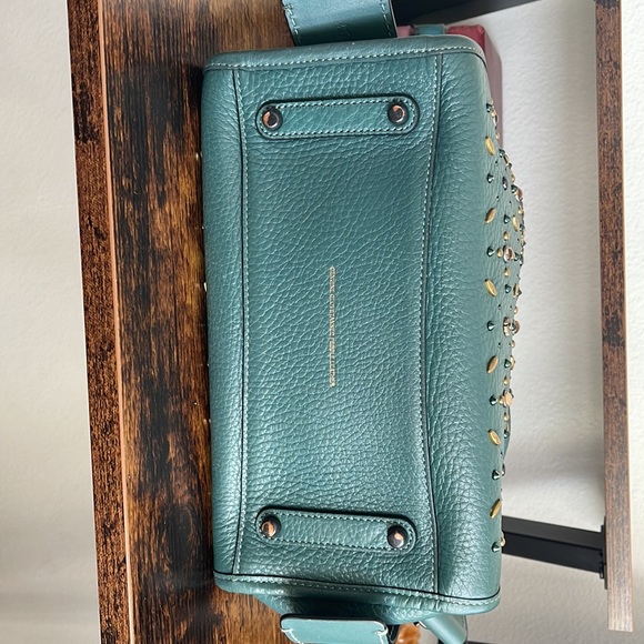 Coach 1941 Rogue 25 With Prairie Rivets